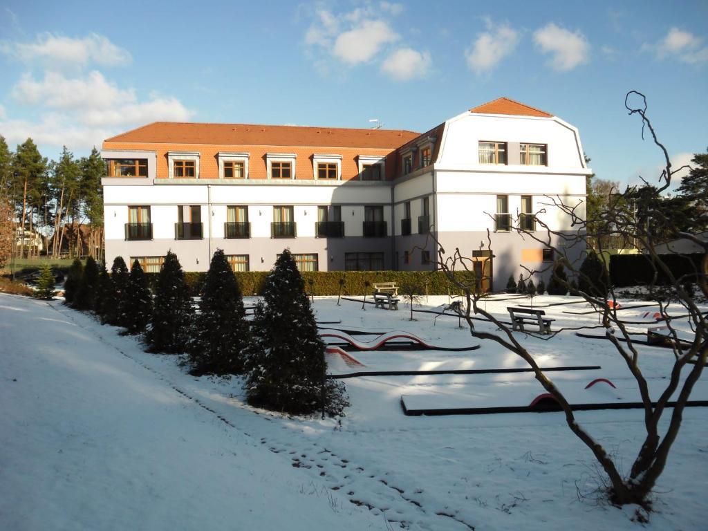 Hotel Sport Zruč Exteriör bild