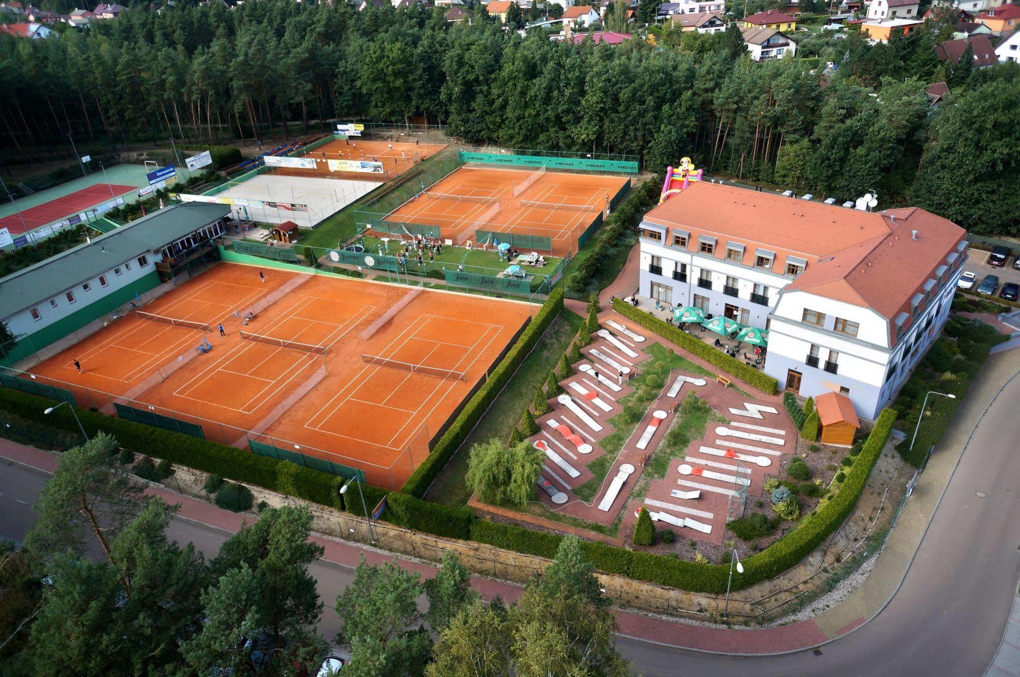 Hotel Sport Zruč Exteriör bild